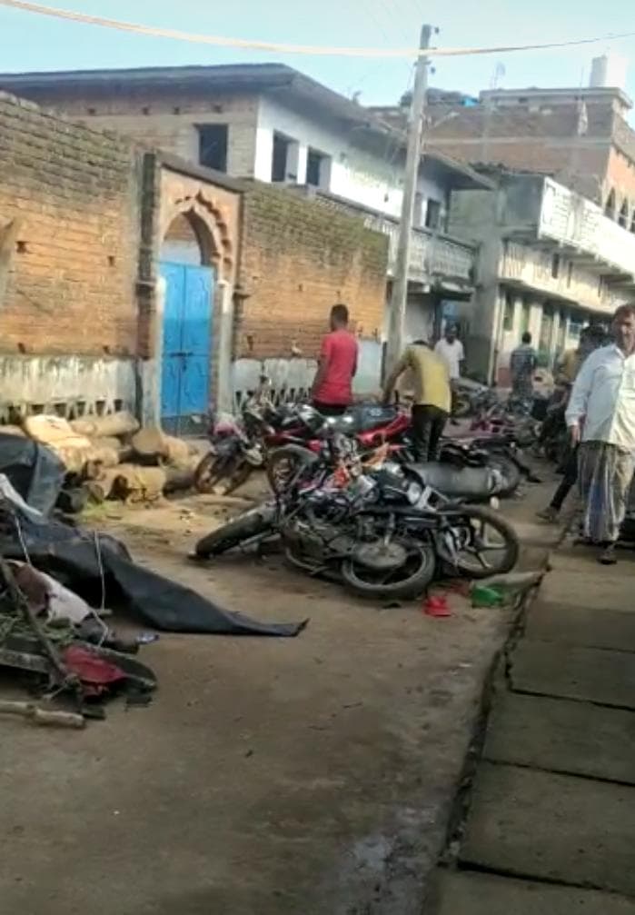 झारखंड में दो गुट आमने-सामने, पथराव और तोड़फोड़, बंधक बनाये गये 11 लोग मुक्त, स्थिति नियंत्रित