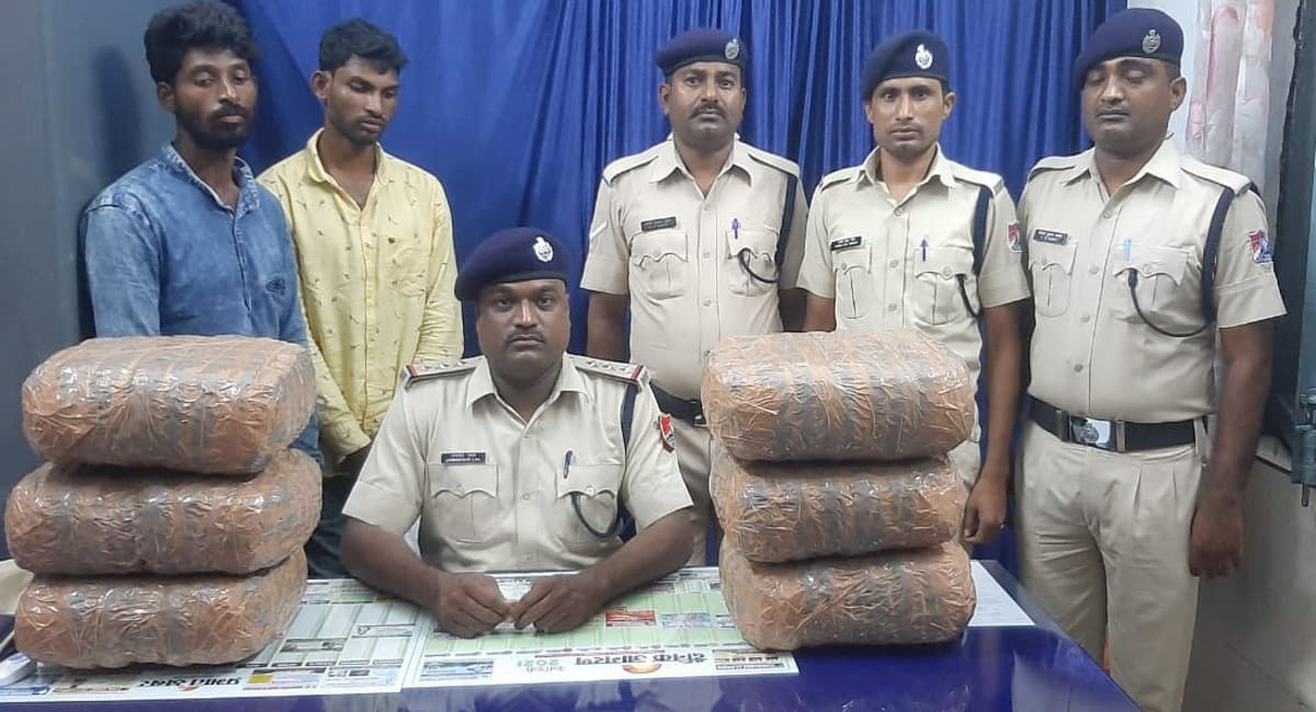 Jharkhand Crime News: पुरी-नई दिल्ली पुरुषोत्तम एक्सप्रेस से बिहार जा रहे 36 kg गांजा बरामद, दो आरोपी गिरफ्तार