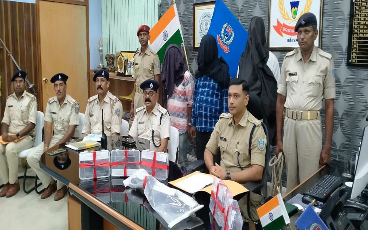 Jharkhand Crime News : शारदा माइका माइंस पर वर्चस्व को लेकर जुटे अपराधी, हथियार के साथ तीन अरेस्ट