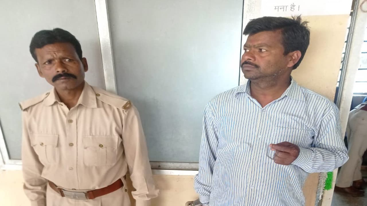 Jharkhand Crime news: महिला से दुष्कर्म का प्रयास, कोडरमा में पुलिस ने झोलाछाप डॉक्टर को किया गिरफ्तार