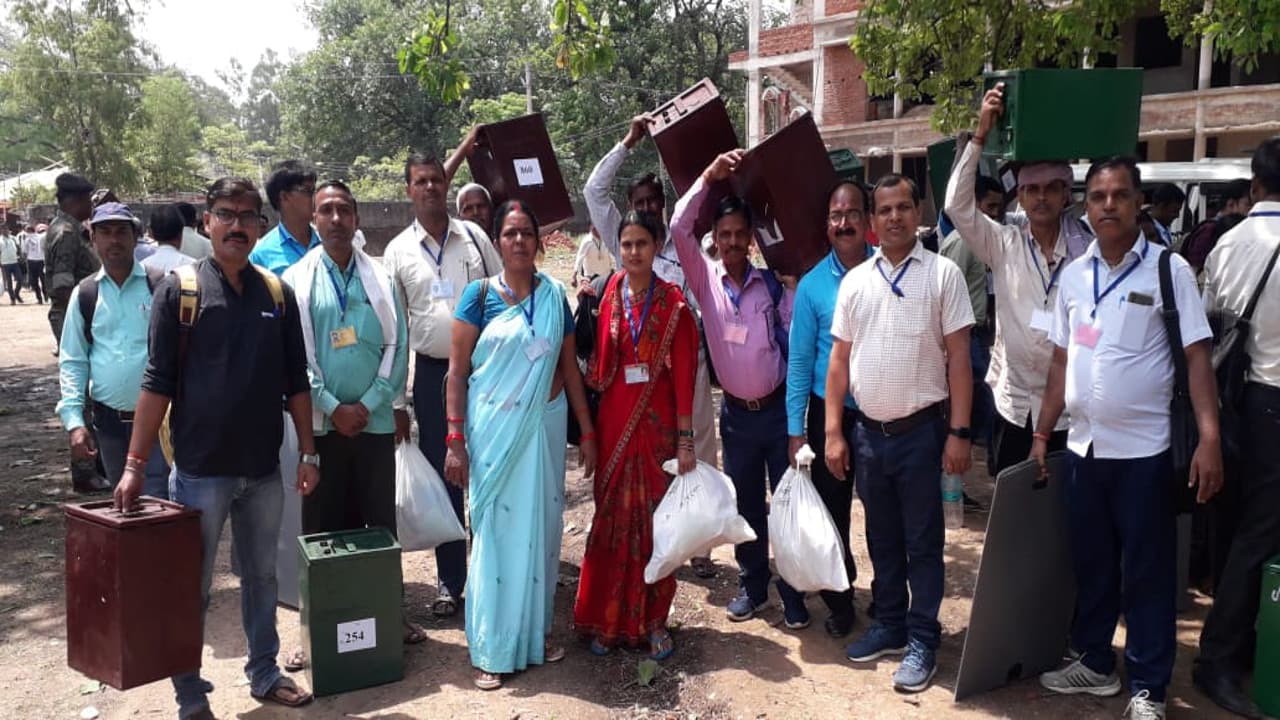 Jharkhand Panchayat Chunav: कोडरमा के चंदवारा प्रखंड में नहीं है सामान्य बूथ, अलर्ट मोड में पुलिस प्रशासन