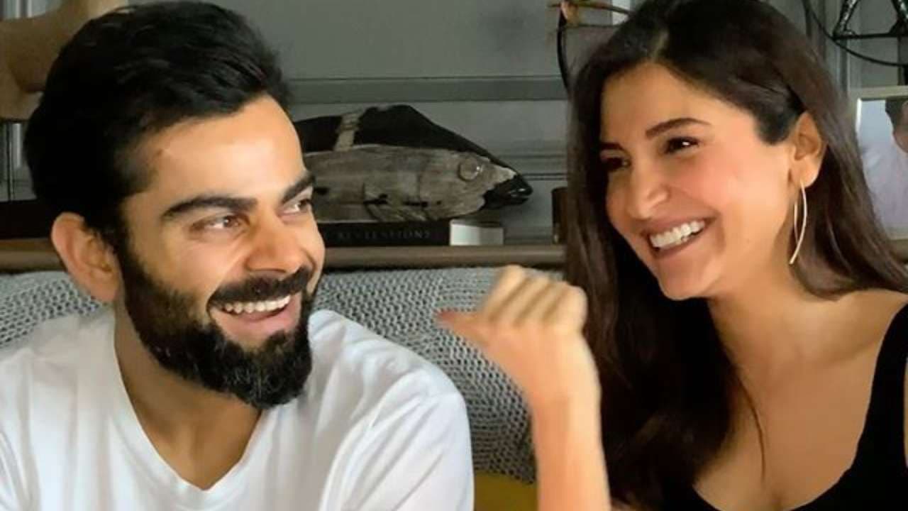 Virat Kohli का गाना सुनकर अनुष्का शर्मा के आंखों से निकले आंसू, देखें विरुष्का के शादी का ये Viral Video