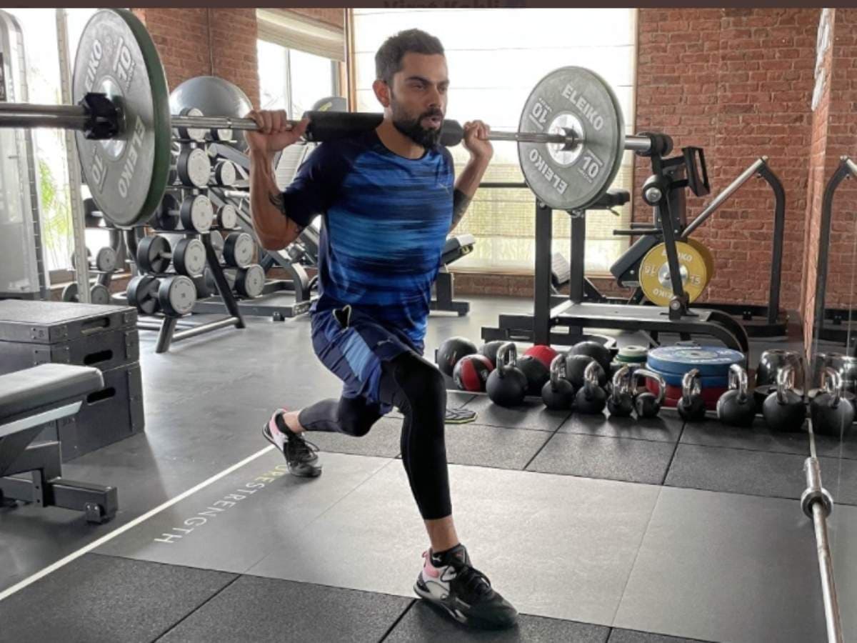 VIDEO: ब्रेक पर भी जमकर पसीना बहा रहे हैं कोहली तो दूसरी ओर छुट्टियां मना रहे हैं टीम इंडिया के खिलाड़ी