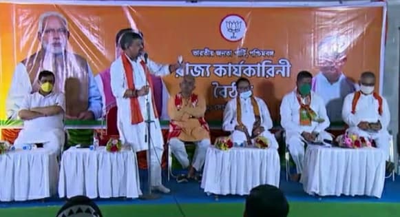 West Bengal News : कैलाश विजयवर्गीय ने बंगाल के अधिकारियों को चेताया, कहा- अराजकता फैलाने वाले अधिकारी जायेंगे जेल