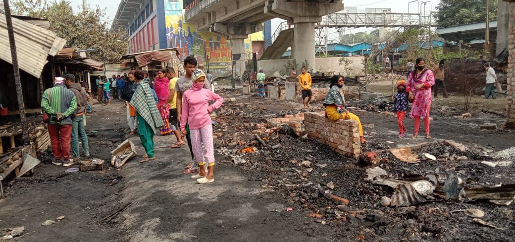 Bengal Breaking News : बंगाल के दमदम कैंटोनमेंट के समीप बाजार में लगी भयावह आग, 100 से अधिक दुकानें जलकर खाक, आग पर पाया गया काबू