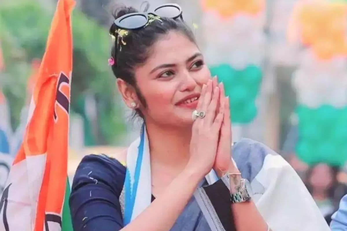 शिक्षक भर्ती मामले में इडी कार्यालय पहुंचीं सायोनी घोष, इडी की पूछताछ जारी शिक्षक भर्ती मामले में इडी कार्यालय पहुंचीं सायोनी घोष, इडी की पूछताछ जारी
