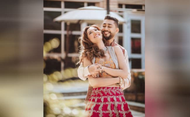 Gauhar Khan- Zaid Darbar Wedding : गौहर खान और जैद दरबार की वेडिंग डेट अनाउंस, रोमांटिक फोटो में लिखा प्यारा मैसेज