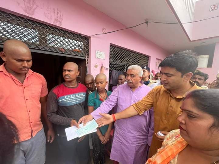 Kanpur Tractor trolley Accident: 26 मौतों पर लगा सरकारी मलहम, परिजनों को दिया 1 बीघा कृषि जमीन का पट्टा