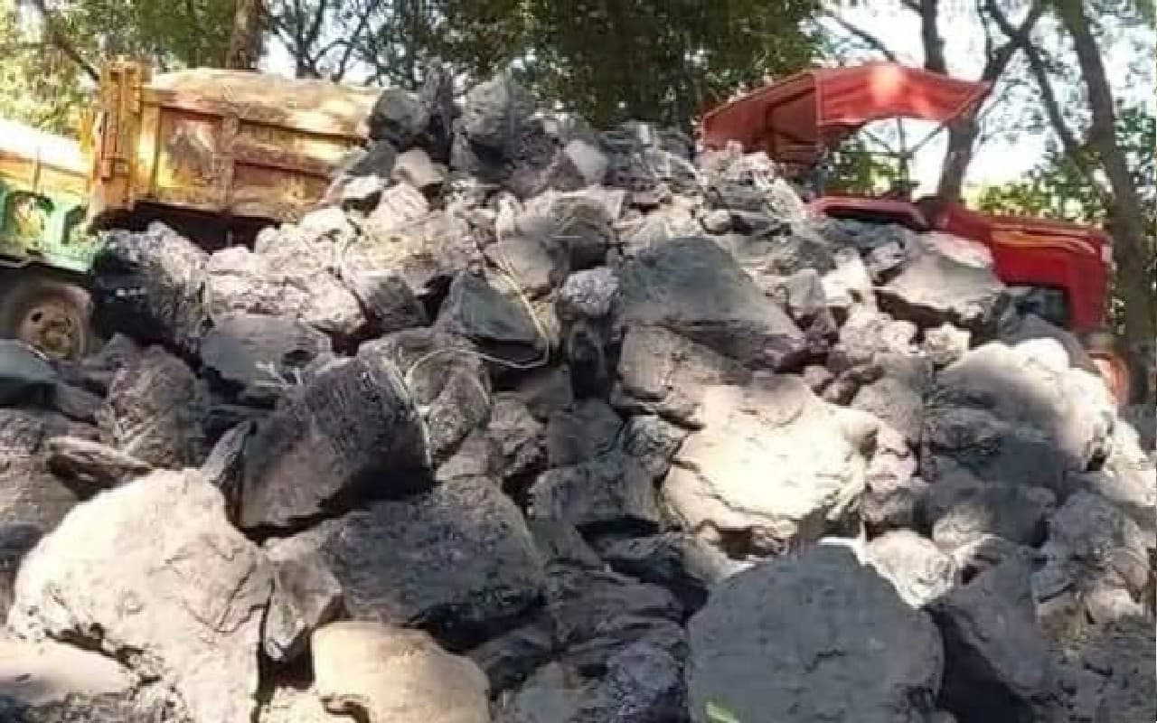 बीरभूम जिले में थमने का नाम नहीं ले रहा अवैध कोयला तस्करी,छह माह में पांच सौ टन अवैध कोयला जब्त