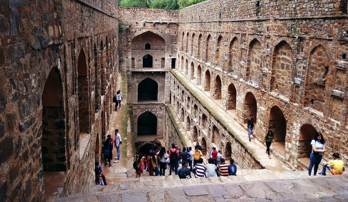 दिल्ली के इन जगहों पर लगता है कपल्स का मेला, देखिए लिस्ट