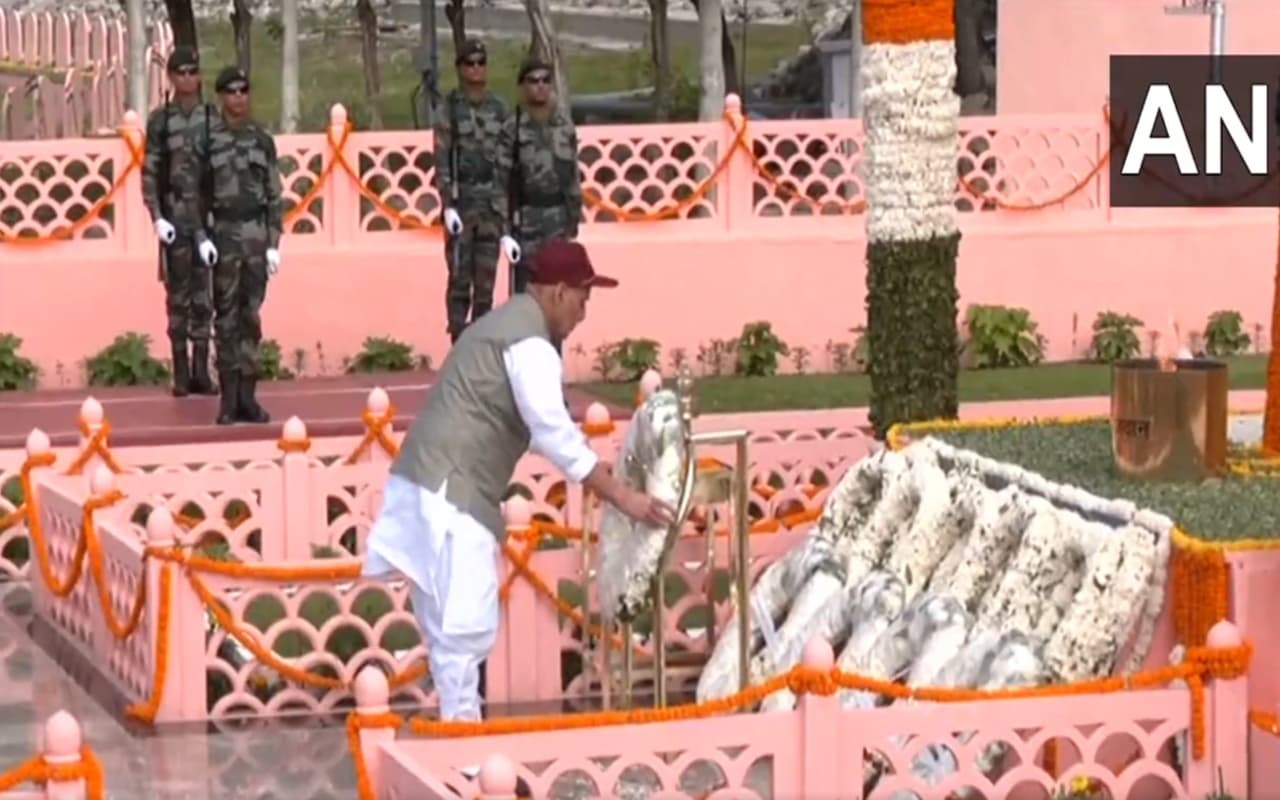 जरा याद करो कुर्बानी! कारगिल के शहीदों को देश कर रहा शत् शत् नमन, PM Modi और रक्षा मंत्री ने दी श्रद्धांजलि