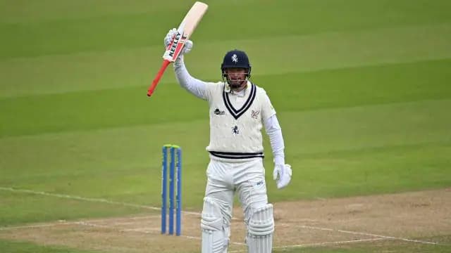 VIDEO: 15 छक्कों के साथ इस बल्लेबाज ने खेली 190 रनों की तूफानी पारी, 45 साल की उम्र में किया बड़ा धमाका