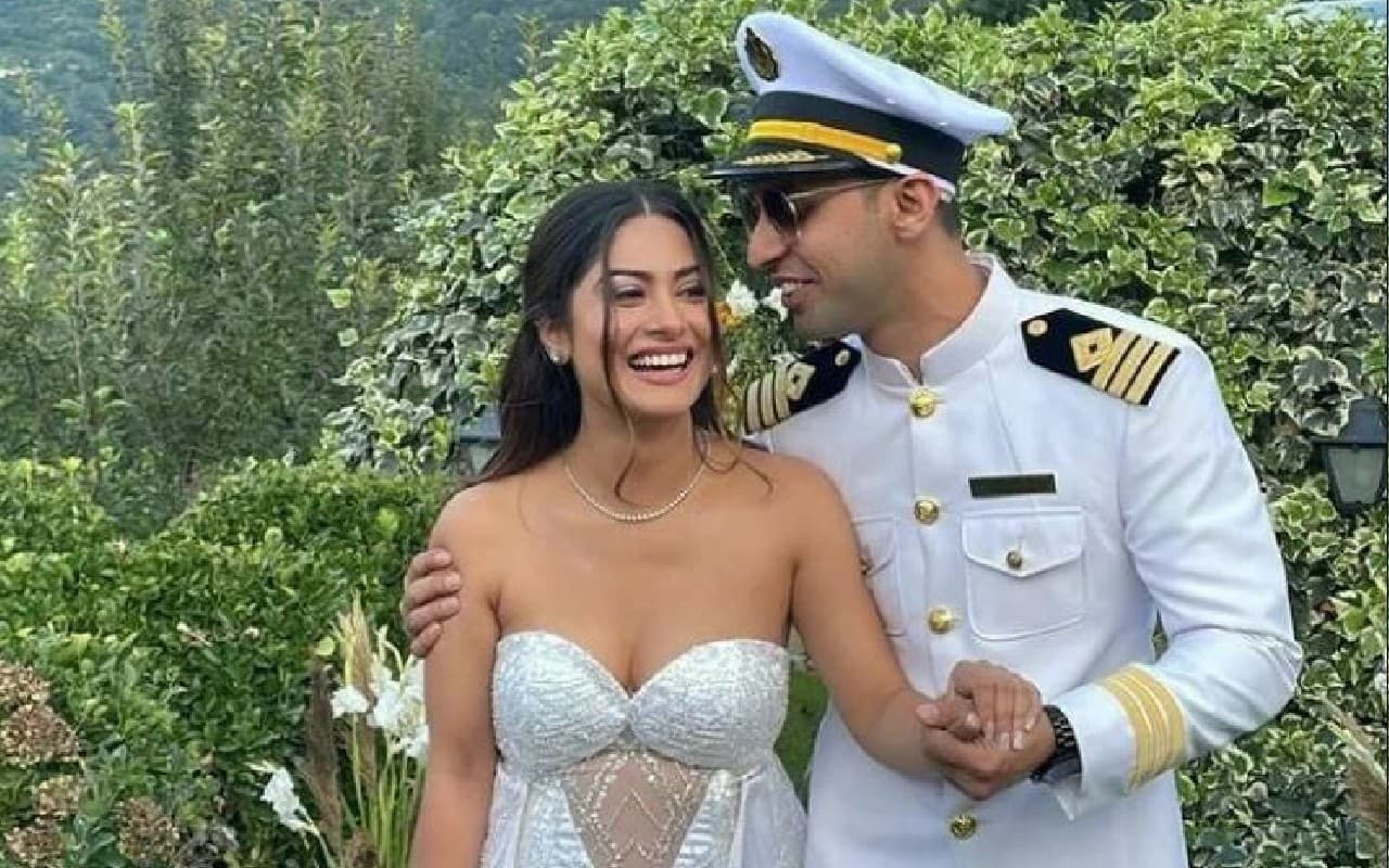 Krishna Mukherjee ने की ब्वॉयफ्रेंड संग सगाई, मनाली की खूबसूरत वादियों में बेहद हसीन दिखीं एक्ट्रेस, PICS