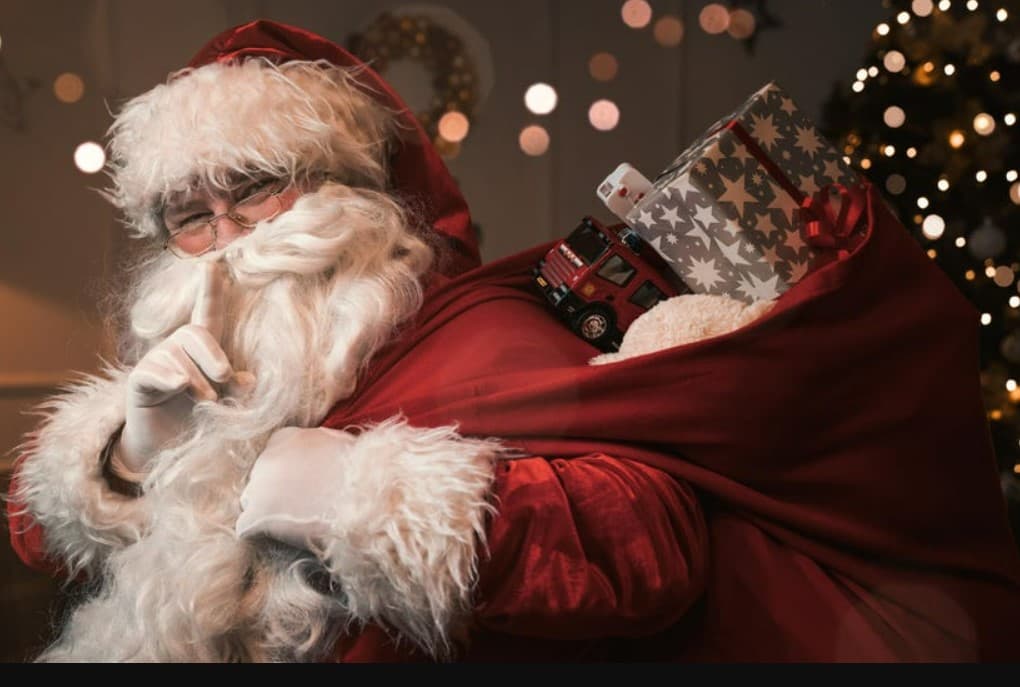 Christmas 2022: कौन है रात के अंधेरे में खुशियों की सौगात देने वाले सेंटा, जिनका सभी को रहता है इंतजार
