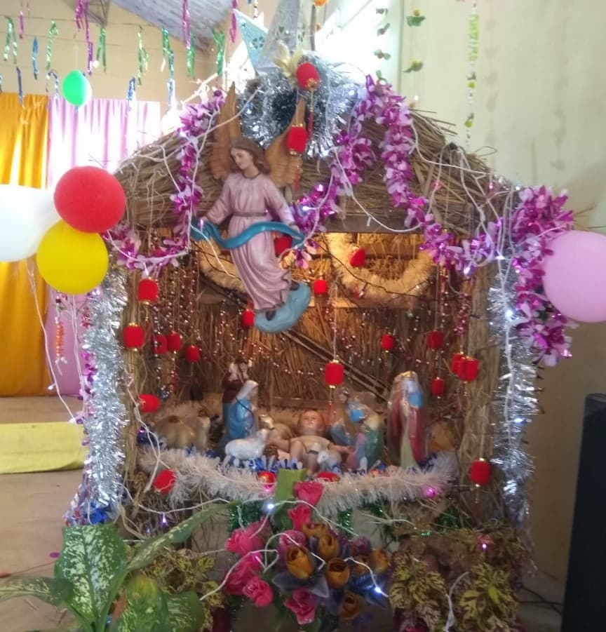 Merry Christmas : रोमन कैथोलिक चर्च में जुटे कलीसिया, मिस्सा बलिदान के बाद सभी ने किया बालक रूपी यीशु का दीदार