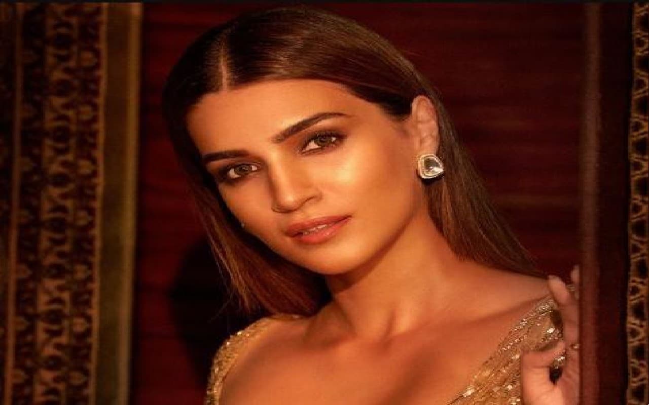 Kriti Sanon बाहुबली के इस फेमस एक्टर को कर रही है डेट, अदाकारा ने कॉफी विद करण में किया खुलासा