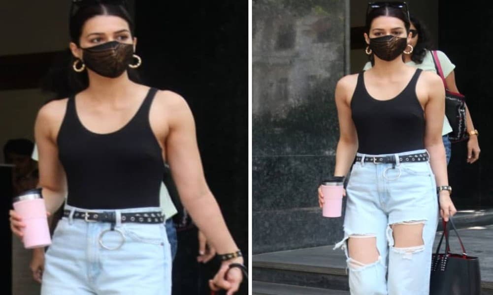 Kriti Sanon के यूं लड़खड़ाए कदम, कुछ यूं गिरते- गिरते बचीं एक्ट्रेस, Video Viral