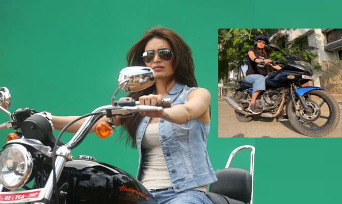 Karishma Tanna का स्टाइलिश Look फैंस को करेगा क्लीन बोल्ड, सड़क पर बाइक राइड करते दिखा Naagin एक्ट्रेस का टशन