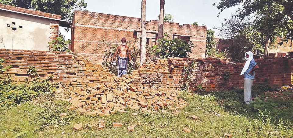 हाथियों ने कटकमसांडी में मचाया उत्पात, फसल व घरों को पहुंचाया नुकसान