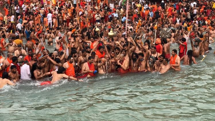 कुंभ से दिल्ली लौटे यात्रियों को 14 दिन होम आइसोलेशन में रहना होगा, सरकार ने जारी किए निर्देश