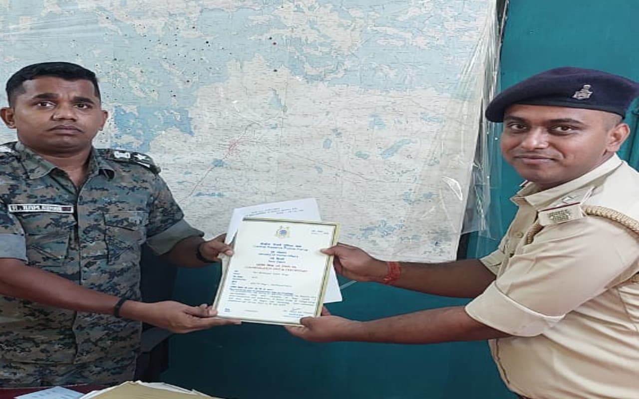 लोहरदगा : 5 लाख के इनामी नक्सली को मार गिराने वाले कुड़ू थाना प्रभारी समेत 3 को मिला डीजीपी डिस्क सम्मान