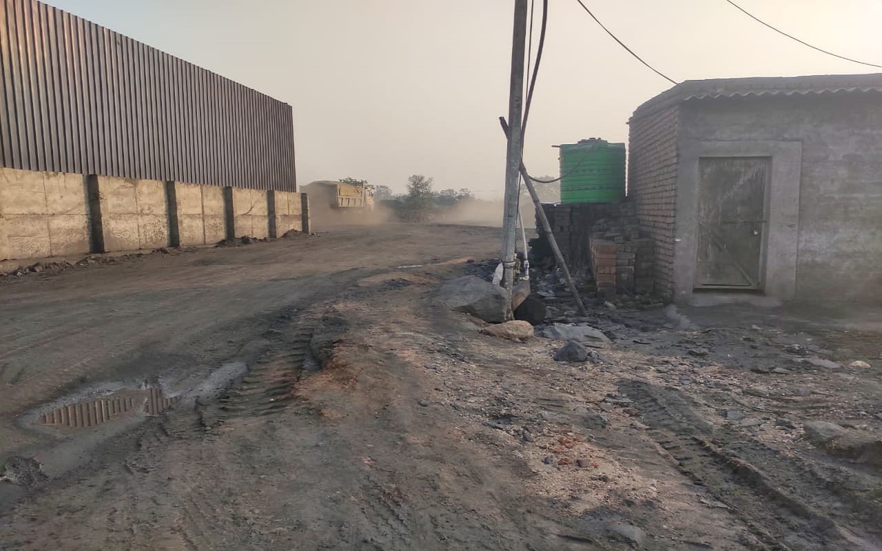 झारखंड: कुजू रेलवे साइडिंग पर नक्सलियों ने की फायरिंग, पर्चा छोड़ा, धमकी से कोयला कारोबारियों में दहशत