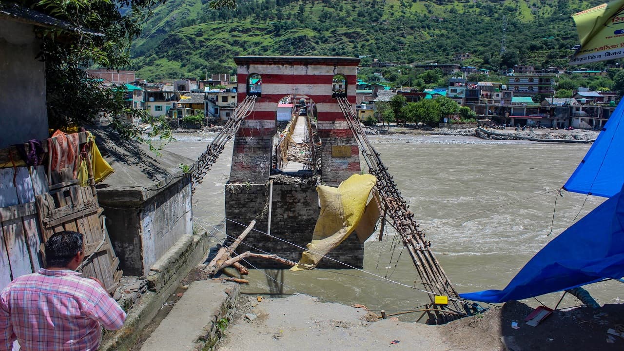 हिमाचल प्रदेश में बाढ़-बारिश से भारी तबाही, सुक्खू सरकार ने केंद्र से मांगी मदद