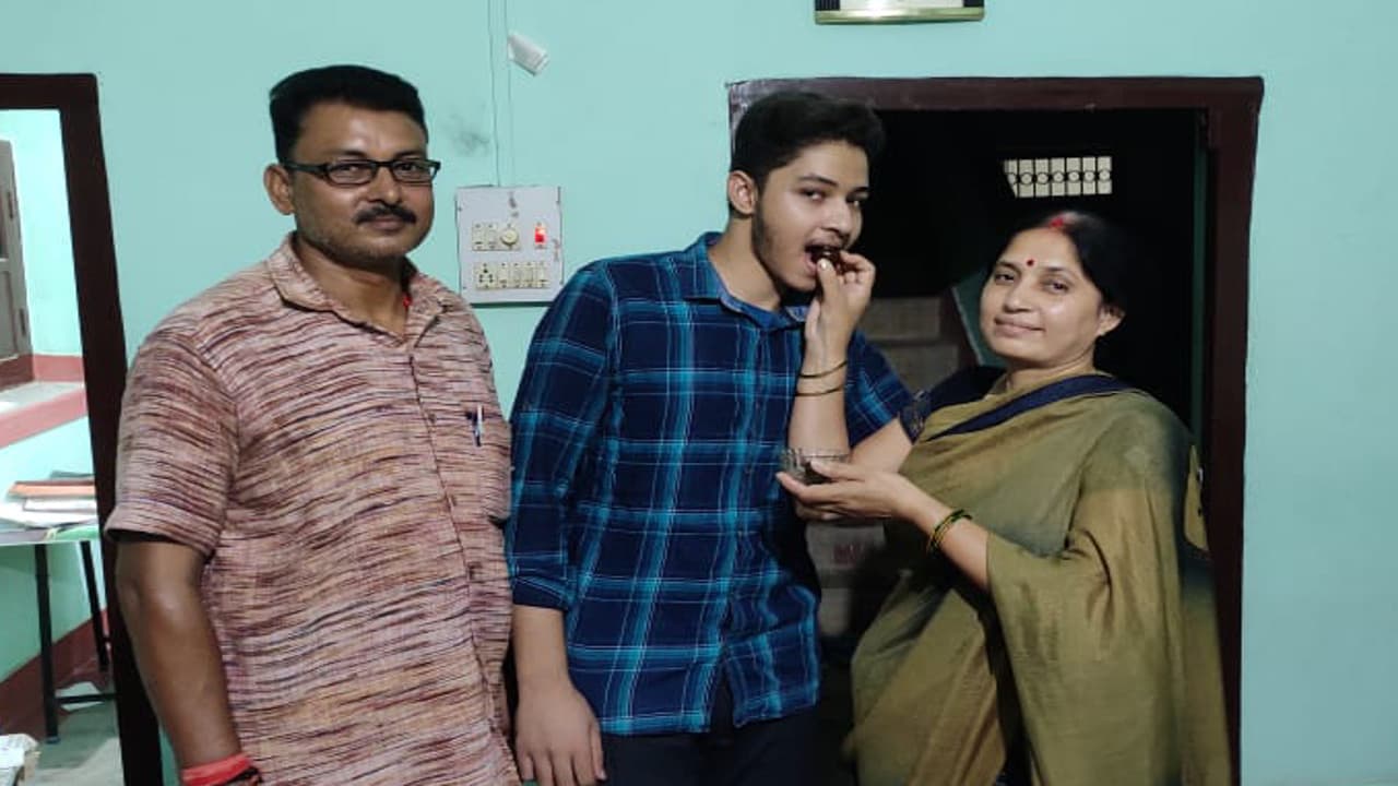 ICSE 10th Result 2022: IAS बनकर लोगों की सेवा करना चाहता है पलामू के सेक्रेड हर्ट स्कूल का टापर आर्यन