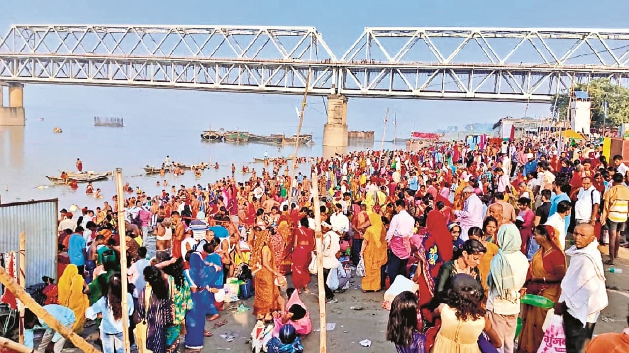 बिहार के सिमरिया कुंभ 2023 की PHOTOS देखिए, साधु-संतों के महाजुटान व श्रद्धालुओं की भीड़ की तस्वीरें..