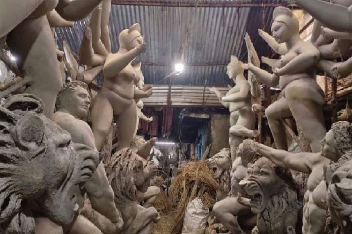 दुर्गापूजा 2023 : बेलपहाड़ी में 150 महिलाएं लक्खी भंडार के पैसों से पहली बार कर रही हैं दुर्गापूजा