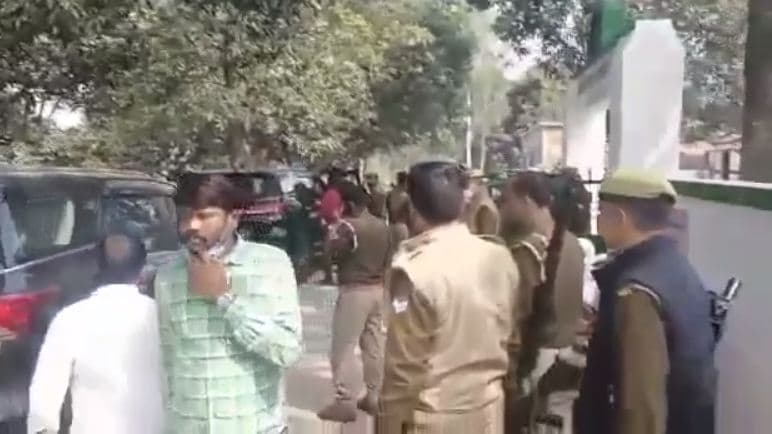 UP: कुंडा में सपा प्रत्याशी गुलशन यादव से मारपीट का आरोप, पीटने वाला राजा भैया का समर्थक?