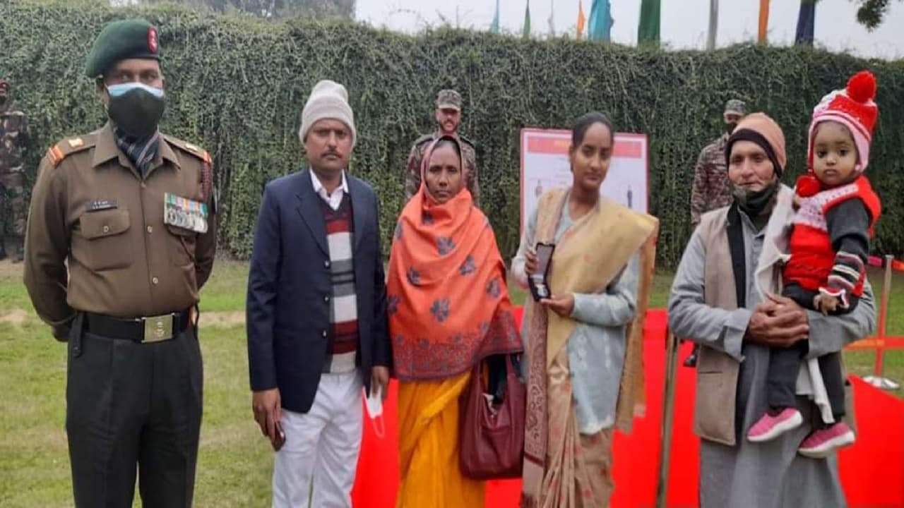 Army Day 2022: झारखंड के शहीद कुंदन ओझा को मिला सम्मान, सेना प्रमुख ने शहीद की पत्नी को दिया सेना मेडल