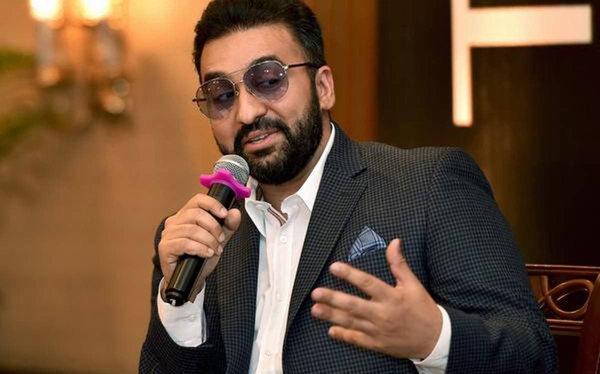 Raj kundra Case Live Update: राज कुंद्रा और शिल्पा शेट्टी के ज्वाइंट बैंक अकाउंट्स को खंगाल रही पुलिस