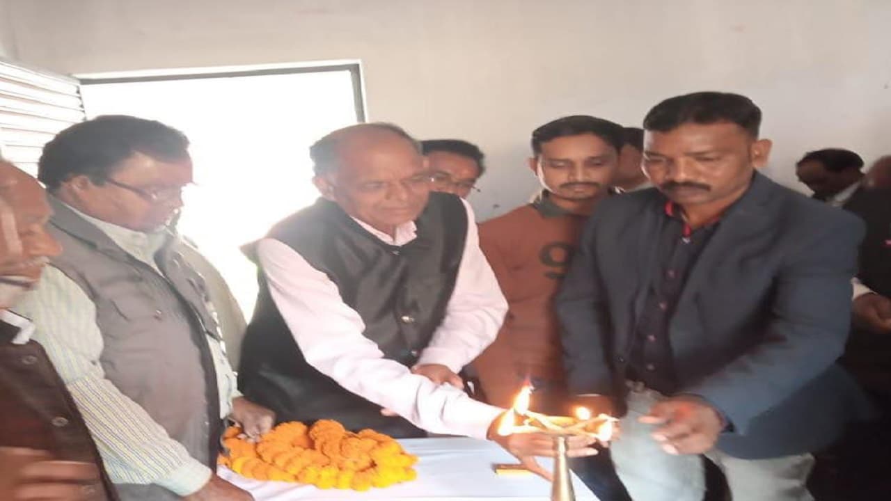 Jharkhand News: कुड़माली भाषा को लेकर साहित्यकार खगेश्वर महतो ने प्रशिक्षण कार्यक्रम में युवाओं से की ये अपील