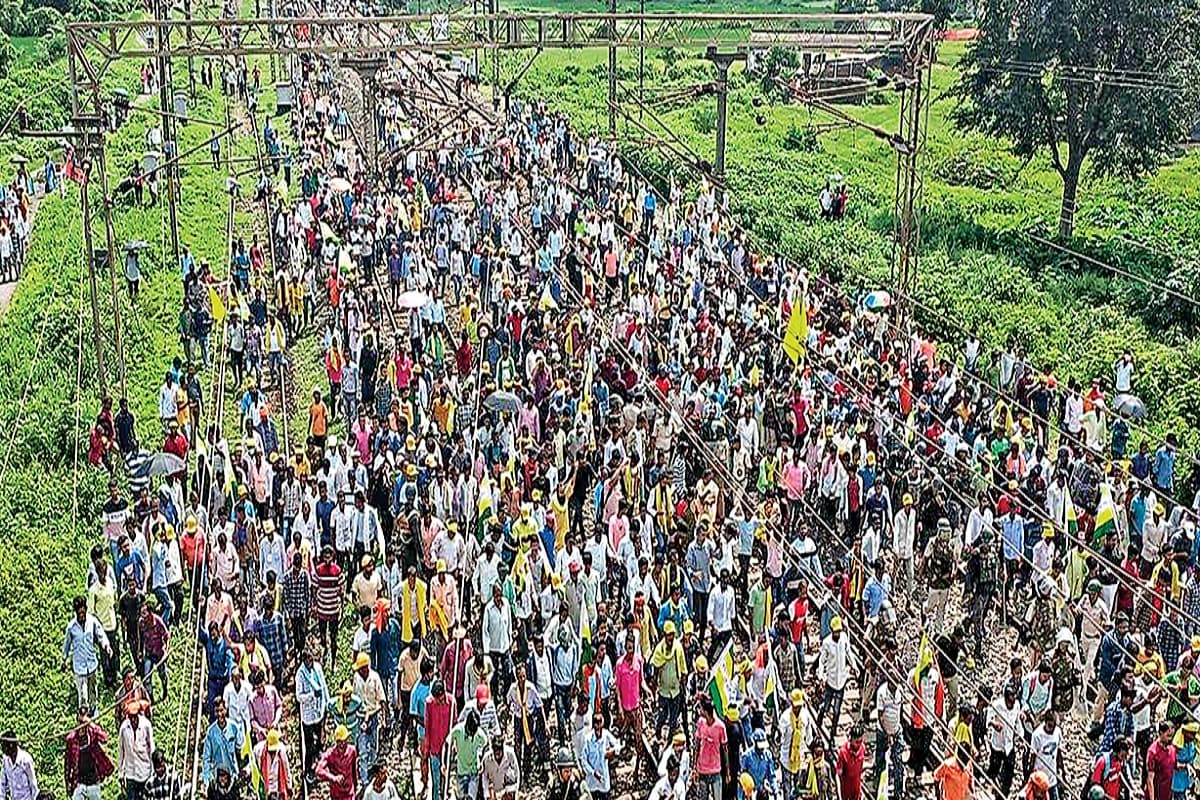 झारखंड : मुख्य सचिव से वार्ता का आश्वासन मिलने के बाद कुड़मी आंदोलन स्थगित, पथराव में कई अधिकारी घायल