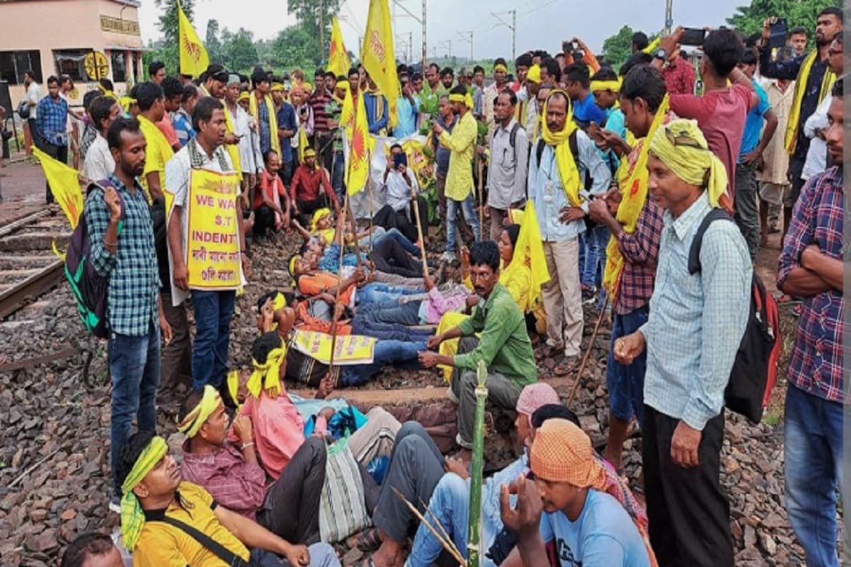 Kurmi Protest: झारखंड में कुड़मी आंदोलन से कई ट्रेनें रद्द, व्यापार प्रभावित, मांगों पर अड़े आंदोलनकारी