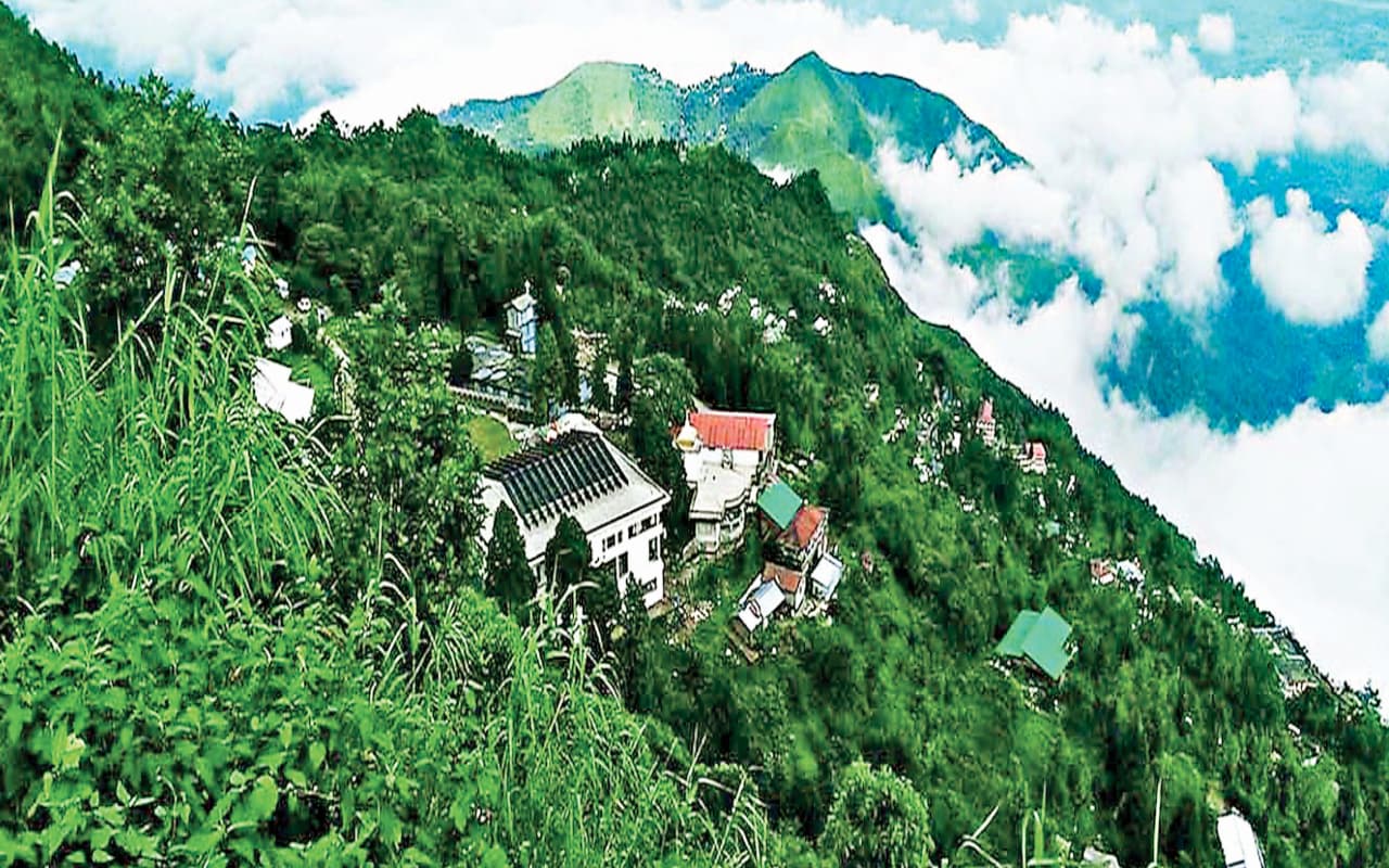 किसी जन्नत से कम नहीं है पश्चिम बंगाल का कुर्सियांग हिल स्टेशन, सफेद ऑर्किड लहलहाते हैं यहां