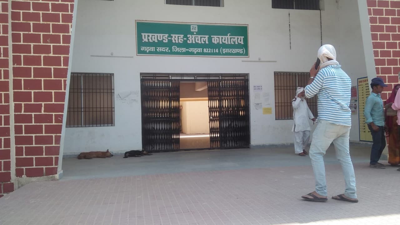 पीएम कुसुम योजना: रद्द होने के बाद एक बार फिर लाभुक चयन में गड़बड़ी, बीडीओ पर किसानों ने लगाया गंभीर आरोप