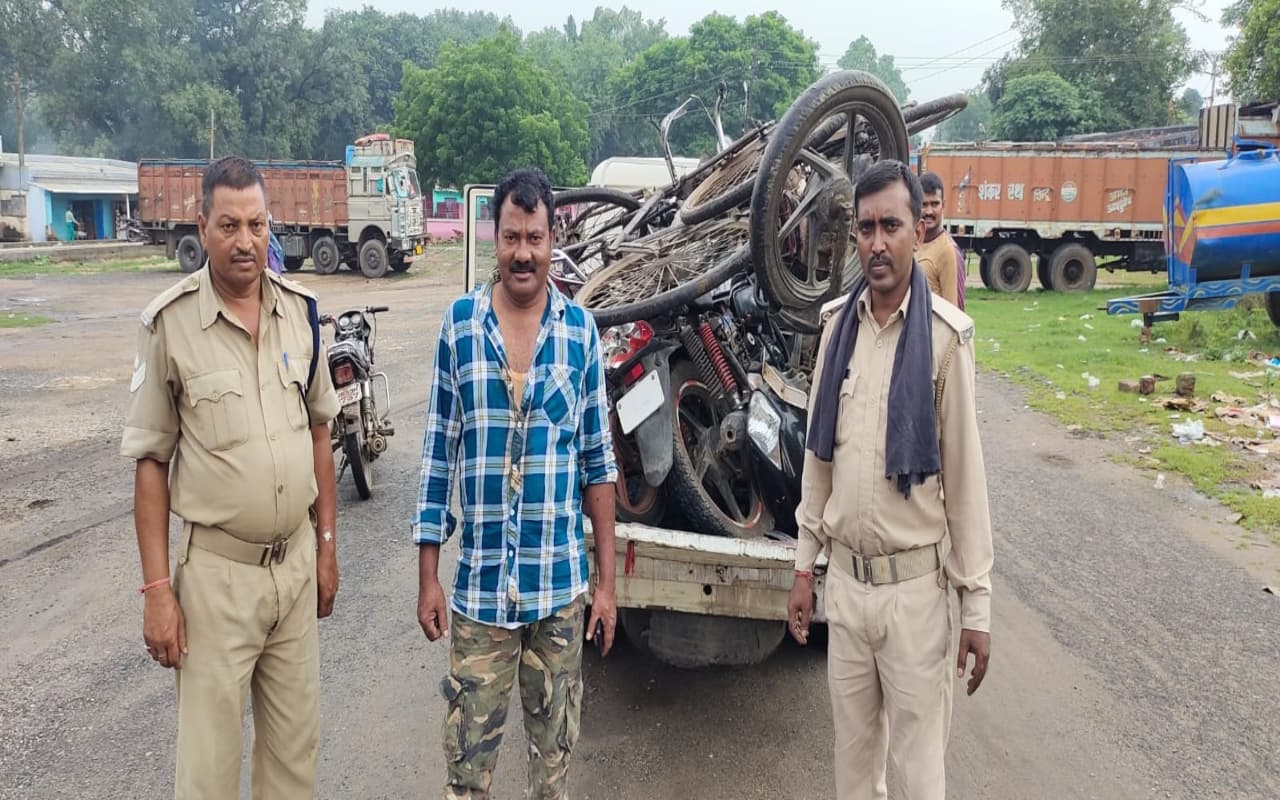 गिरिडीह में कोयला तस्करों के खिलाफ कार्रवाई, 7 टन अवैध कोयला समेत तीन बाइक और 2 साइकिल जब्त