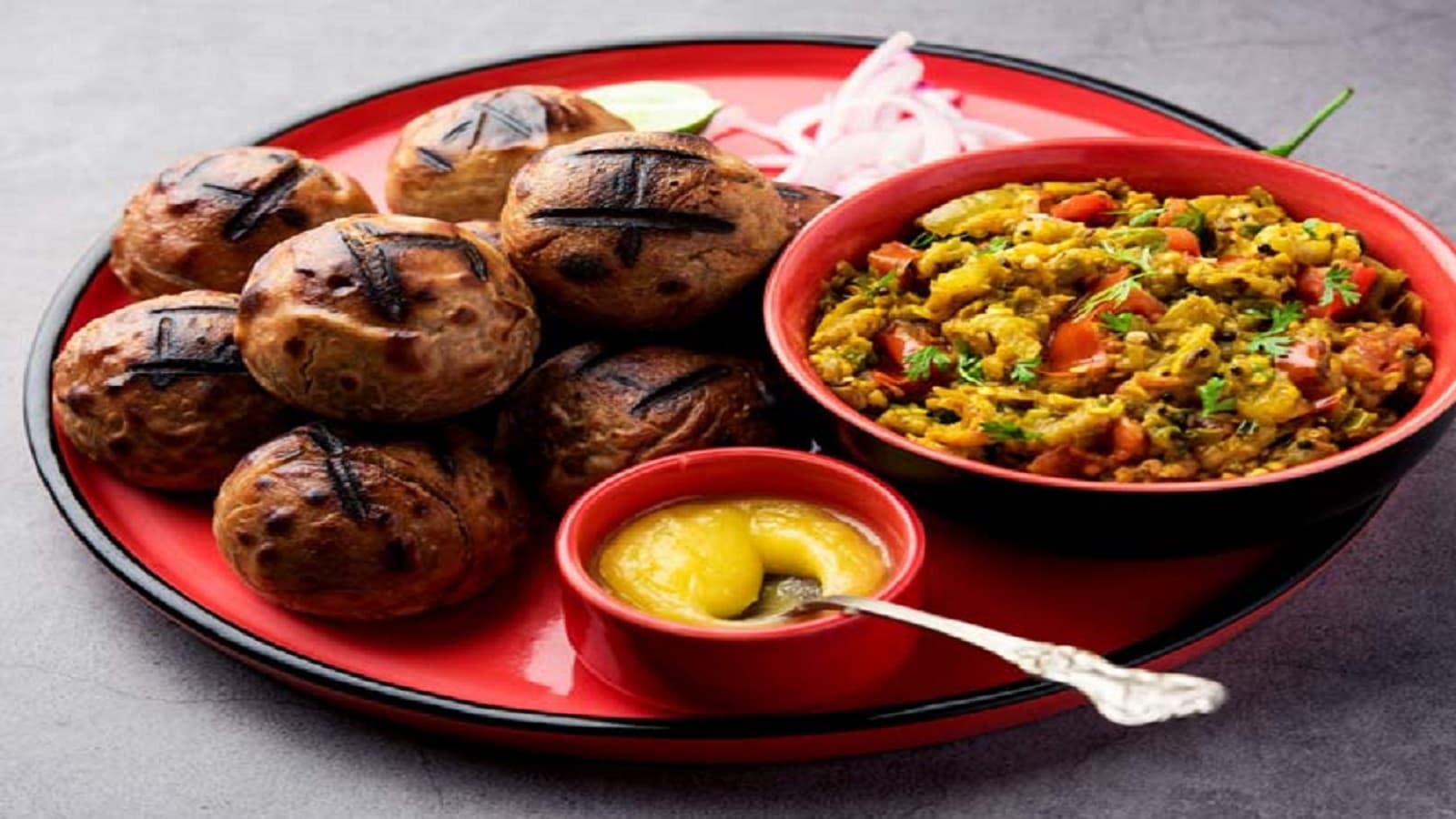 IRCTC ने जारी किया नया मेन्यू कार्ड, अब ट्रेन में मिलेगा लिट्टी-चोखा और खिचड़ी के साथ ये सभी डिश