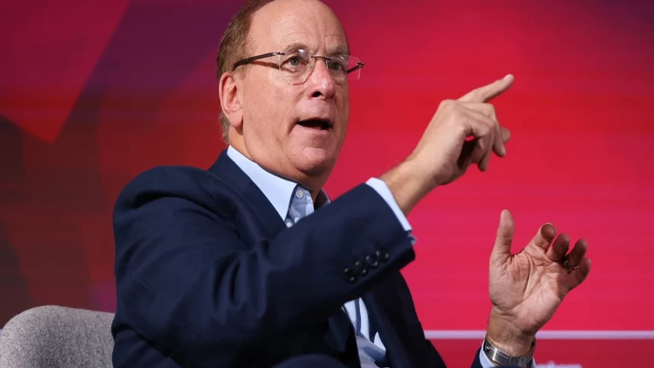 इस व्यक्ति के पास है एप्पल, गूगल.. सबकी चाबी, खरीद सकता है 50 पाकिस्तान, फिर भी अमीरों की लिस्ट से गायब नाम