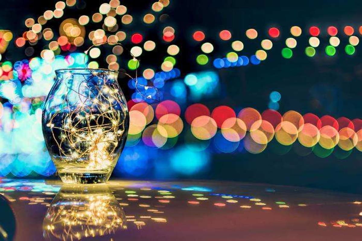 PHOTOS: दिल्ली की इन मार्केट में मिलेगी सस्ती लाइट्स से लेकर फूलों की माला, इस दिवाली यही से करें शॉपिंग