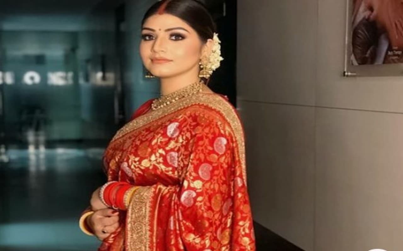 पहले करवा चौथ पर साड़ी पहनने की है तैयारी, खूबसूरती का कहर ढायेंगी जब पहनने का होगा कुछ ऐसा अंदाज