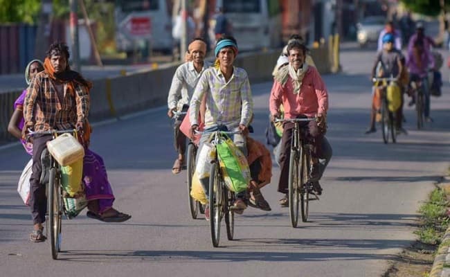 लौटने लगे कामगार