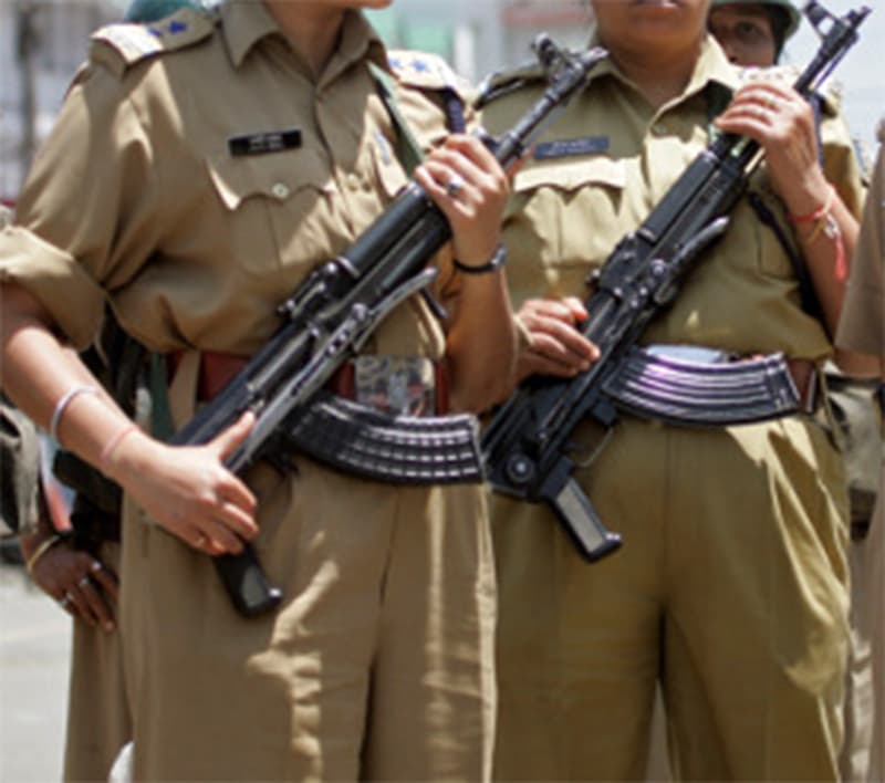 Bihar Election 2020 : चुनाव में इवीएम-वीवीपैट के साथ अब रायफल भी संभालेंगी आधी आबादी