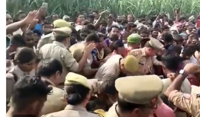 लखीमपुर खीरी: हैवानों ने नाबालिग छात्रा की आंखें फोड़ी, मुंह में भरी मिट्टी, शव को देखकर कांप गई लोगों की रूह