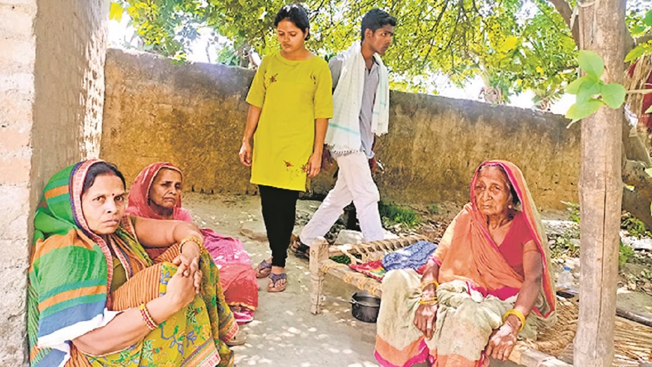 बिहार: कर्ज के बदले मिल रही यातना से बुजुर्ग की मौत! सूद की वसूली के लिए दंपति को घर में घुसकर पीटते थे दबंग