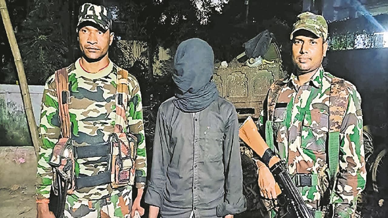 गया में सुरक्षाकर्मियों के साथ नक्सलियों का मुठभेड़, लखीसराय में सर्च ऑपरेशन के दौरान दबोचा गया हार्डकोर