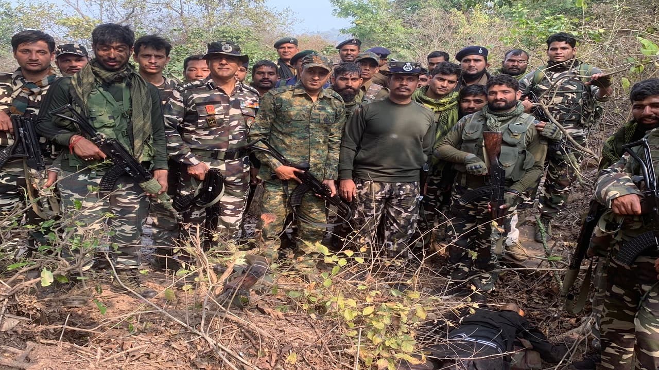 Bihar News: लखीसराय में मुठभेड़ के दौरान पुलिस ने दो नक्सलियों को किया ढेर, SLR और पिस्टल बरामद