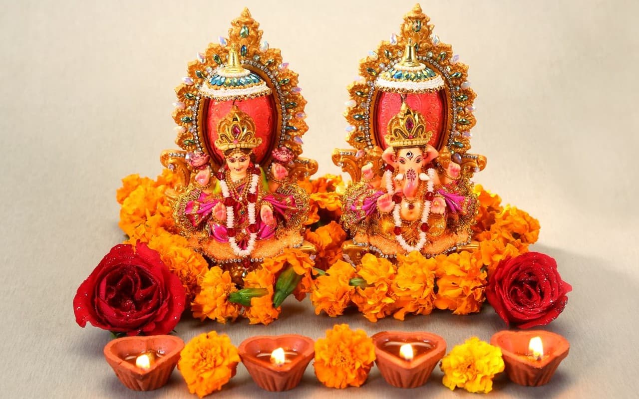 Lakshmi Ganesh Ki Aarti: दिवाली पूजा में जरूर करें लक्ष्मी, गणेश जी की आरती